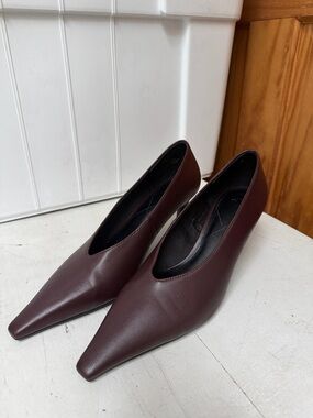 H&M Women's Pointed-Toe Pumps in Burgundy